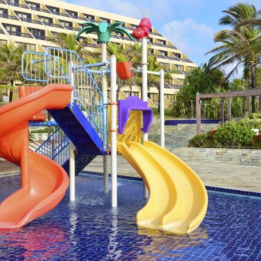 Playground com piscina infantil, garantia de diversão certa para sua crianças