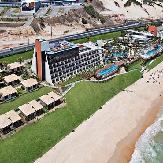 Vista aérea Ocean Palace Resort em frente ao mar