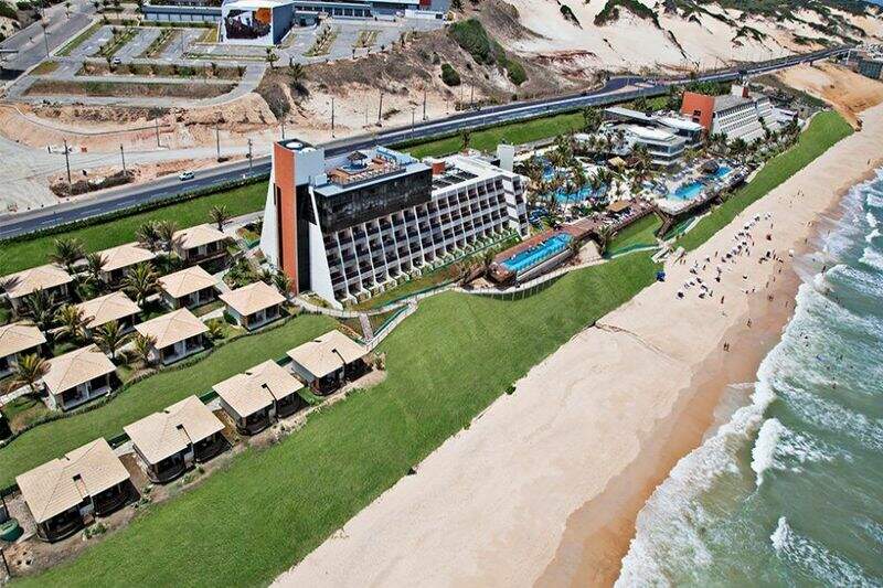 Vista aérea Ocean Palace Resort em frente ao mar