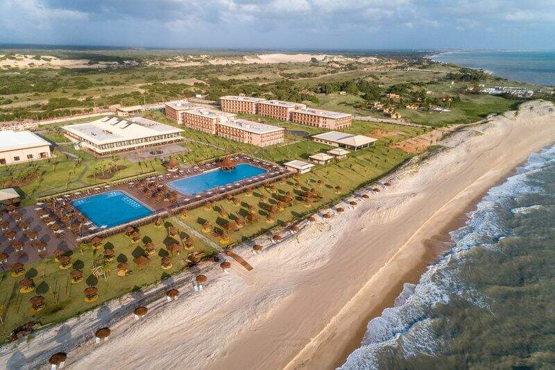 aerea-pegando-area-resort-mar