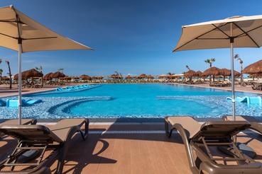 grande-piscina-touros-estrutura-lazer