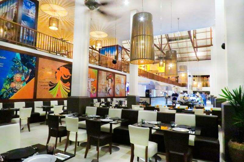 All inclusive restaurante inevitavel com mesas postas