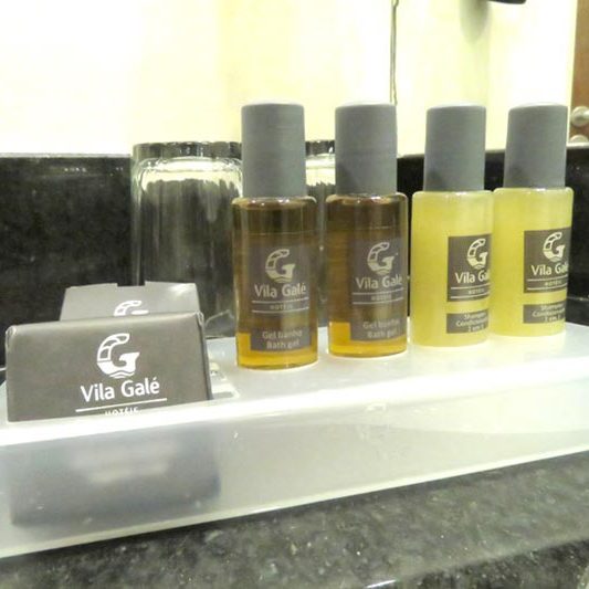 Amenities banheiro shampoo e sabonetes para higiene dos hospedes