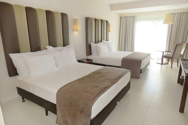 Frontal com cama casal no apartamento Standard