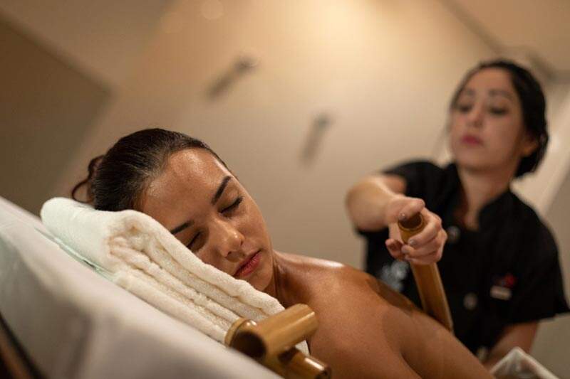Massagem Spa com técnicas relaxantes