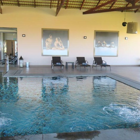 Piscina aquecida Spa com cascata massageadora