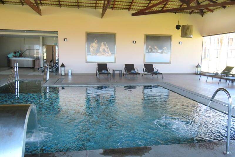 Piscina aquecida Spa com cascata massageadora